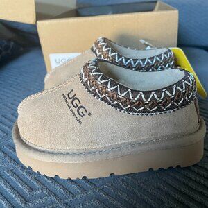 Ugg Slippers, Toddler 4/5, Sand